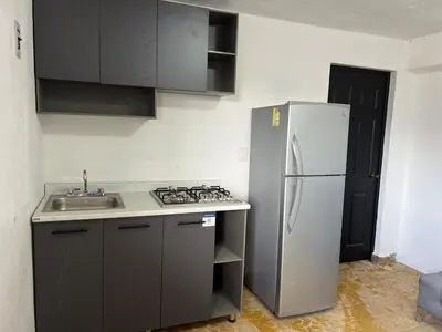 Una cocina o zona de cocina en Compact downtown apartment