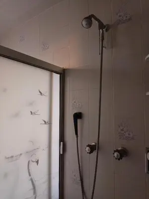 Un baño de Cerca de estadio GNP
