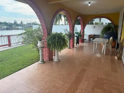 Un balcón o terraza de Casa Pelícanos playa de chachalacas