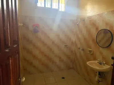 Un baño de Casa Pelícanos playa de chachalacas