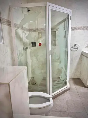 Un baño de FQ Chalets for 34 people in Costa de Oro