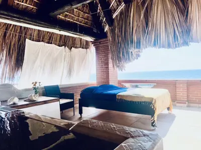 Cama o camas de una habitación en Bohemian Loft - Beachfront - Casa 3 Lunas