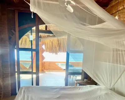 Cama o camas de una habitación en Bohemian Loft - Beachfront - Casa 3 Lunas