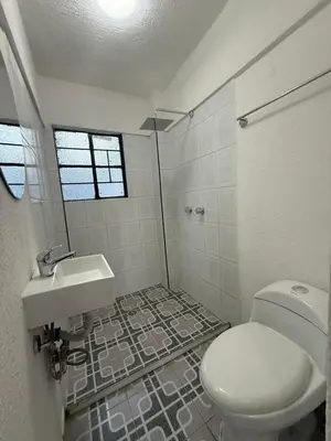 Un baño de Departamento a 3 min de plazas en Cuernavaca