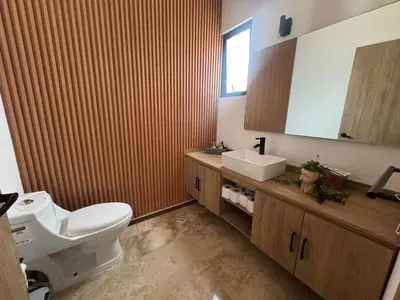 Un baño de Residencia con alberca