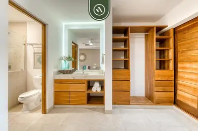 Un baño de Luxury 4 BR Condo - Amazing Bay View - Pool