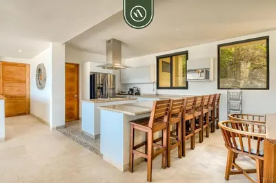 Una cocina o zona de cocina en Luxury 4 BR Condo - Amazing Bay View - Pool