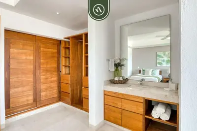 Plano de Luxury 4 BR Condo - Amazing Bay View - Pool