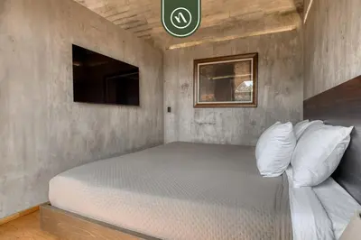 Cama o camas de una habitación en Luxury 1 BR Condo in Downtown - AC - Peaceful