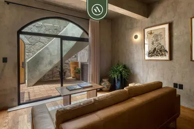 Zona de estar de Luxury 2 BR Condo in Downtown - AC - Peaceful
