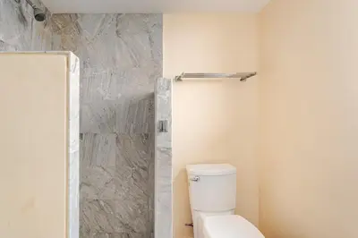 Un baño de Private villa, 6 bedrooms, 2 pools with views