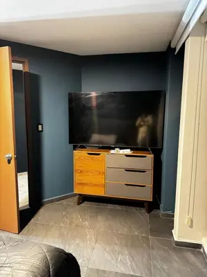 Una televisión o centro de entretenimiento en Coyoacán Premium 30 m de Metro Ecobici Wifi