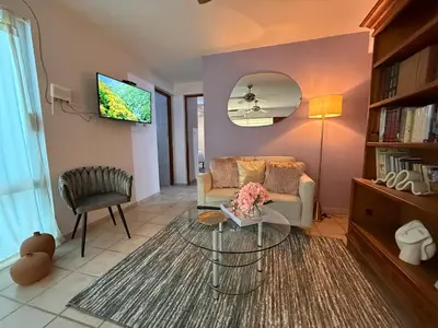 Una televisión o centro de entretenimiento en Casa de la Abuela por la Playa
