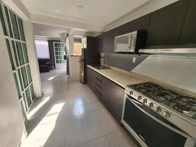 Una cocina o zona de cocina en Suite 2 blocks from Estadio Banorte