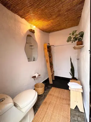 Un baño de Umbral Habitacion Natural Privada