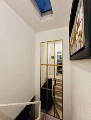 Una televisión o centro de entretenimiento en Habitación en Zona Tejería cerca de ciudad industrial
