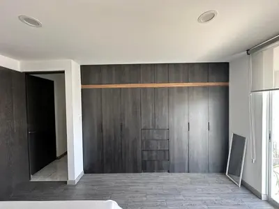 Plano de Suite Ejecutiva FINSA con Baño Privado y Parking