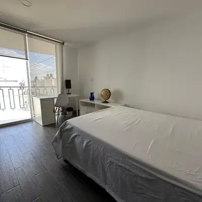 Suite Ejecutiva FINSA con Baño Privado y Parking