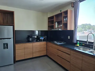 Una cocina o zona de cocina en Departamento Huatulco 1 Torre Bel