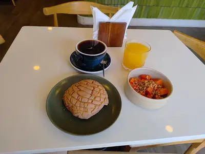 Comida en o cerca de este hotel