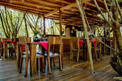 Un restaurante o sitio para comer en Hotel Noga