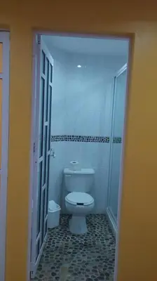 Un baño de Hospedaje Casa Verde