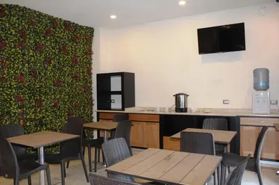 Una cocina o zona de cocina en Hotel Leones