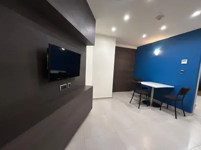 Una televisión o centro de entretenimiento en Holiday Inn Express Mexico Aeropuerto by IHG