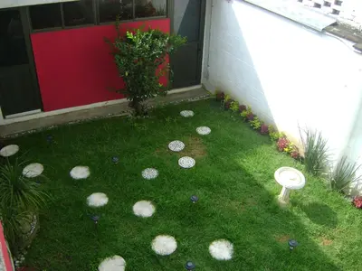 Jardín al aire libre en Colibrí B&B