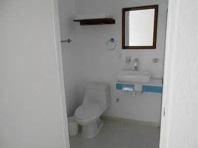 Un baño de Hotel y Suites Del Paci­fico