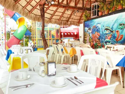 Un restaurante o sitio para comer en Sands Acapulco Hotel & Bungalows
