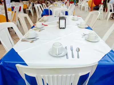 Un restaurante o sitio para comer en Sands Acapulco Hotel & Bungalows