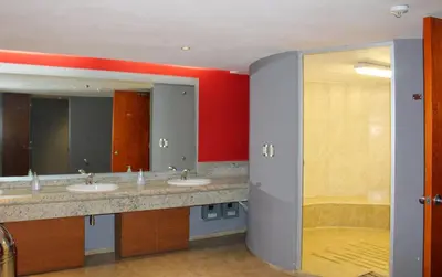 Un baño de Holiday Inn Puebla Finsa by IHG