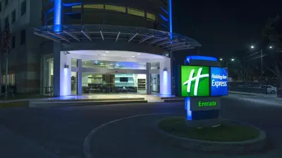 Certificado, premio, señal o documento que está expuesto en Holiday Inn Express Puebla by IHG