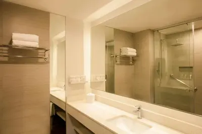 Un baño de Marriott Puebla Hotel Meson del Angel
