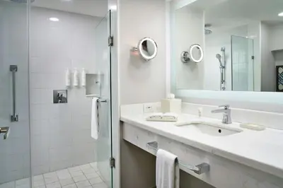 Un baño de Marriott Puebla Hotel Meson del Angel