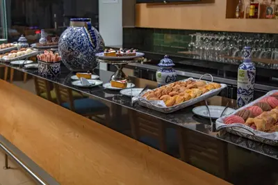 Comida en o cerca de este hotel