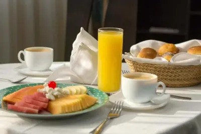 Comida en o cerca de este hotel