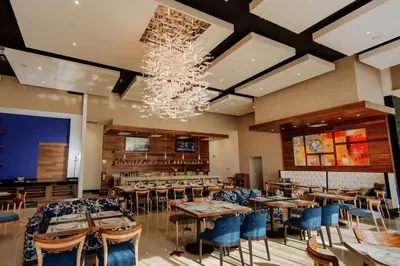 Un restaurante o sitio para comer en Hilton Garden Inn Puebla Angelopolis