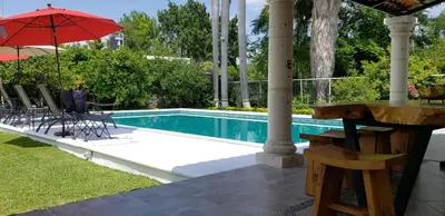 Piscina en o cerca de Casa cerca de las Estacas