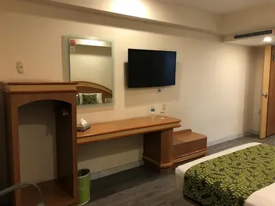 Una televisión o centro de entretenimiento en Hotel Aeropuerto