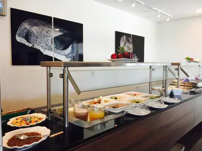 Comida en o cerca de este hotel