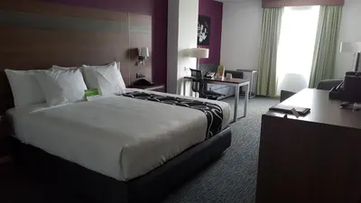 Cama o camas de una habitación en La Quinta by Wyndham San Jose Chiapa Puebla