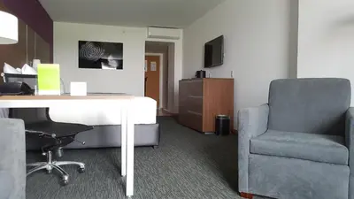 Una televisión o centro de entretenimiento en La Quinta by Wyndham San Jose Chiapa Puebla