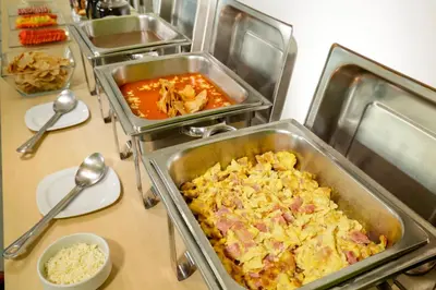 Comida en o cerca de este hotel