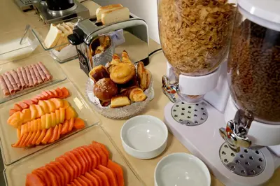 Comida en o cerca de este hotel