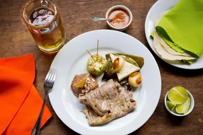 Comida en o cerca de este hotel