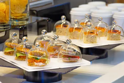 Comida en o cerca de este hotel