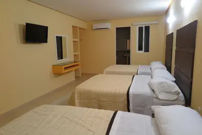 Una televisión o centro de entretenimiento en Hotel Bonaday