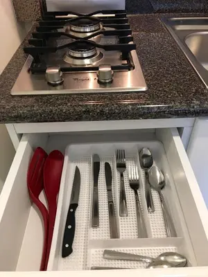Una cocina o zona de cocina en Herbal Inn Suites